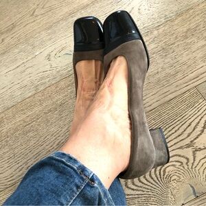 Vintage Salvatore Ferragamo Taupe Suede + Black Patent Leather Cap Toe Pumps 8 C